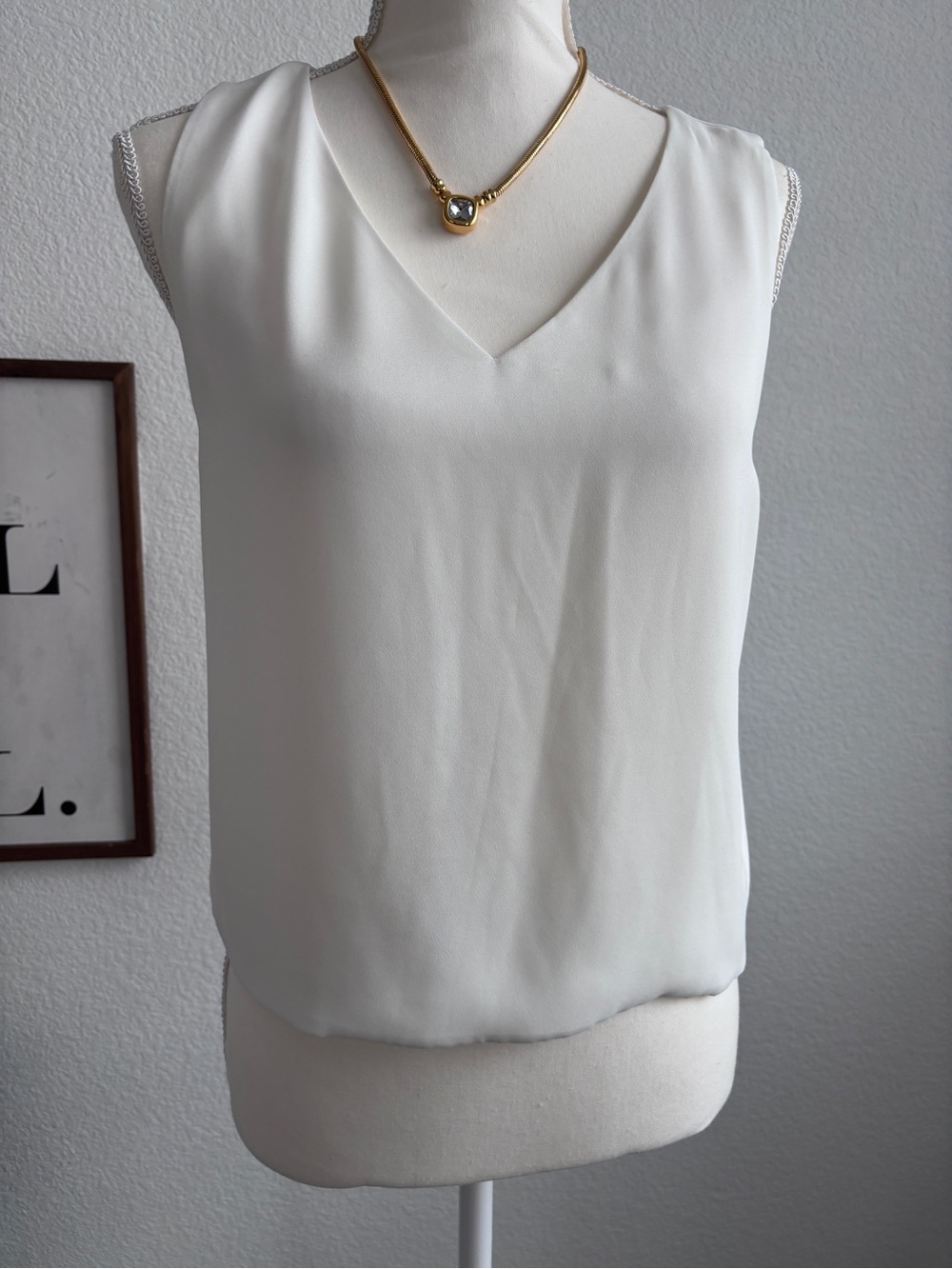 Babaton White V-Neck Sleeveless Camisole